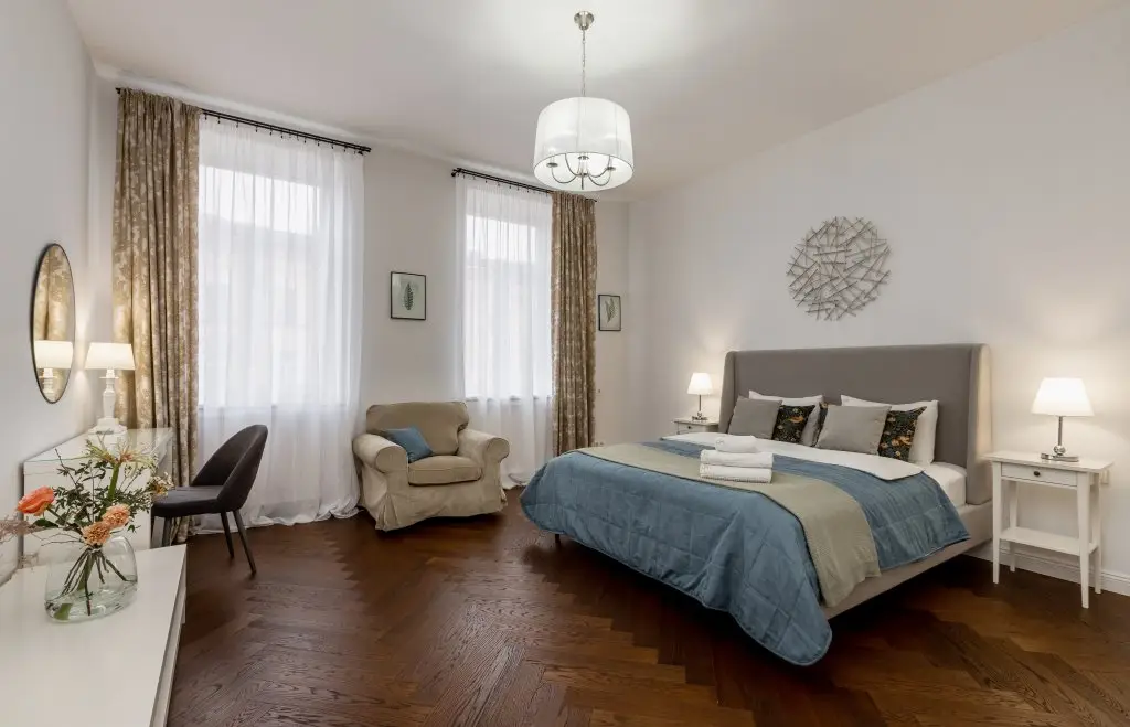 Минск: Апартаменты 4-комнатные HomeApart К.Маркса, 30