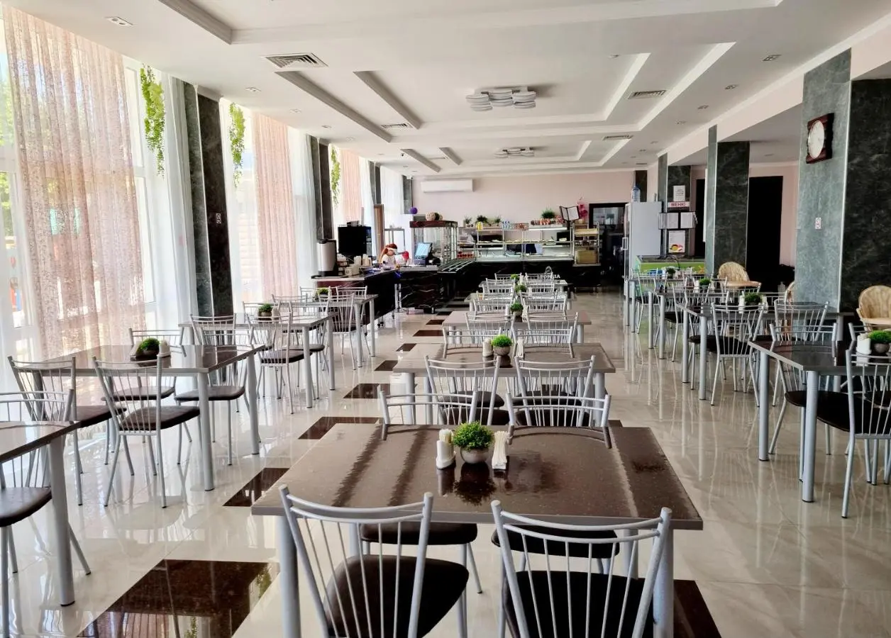 Витязево: Leonsia Family Hotel