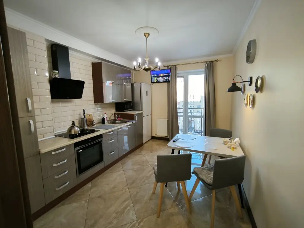 Калининград: Апартаменты на 8-м этаже в центре, 70 кв. м.