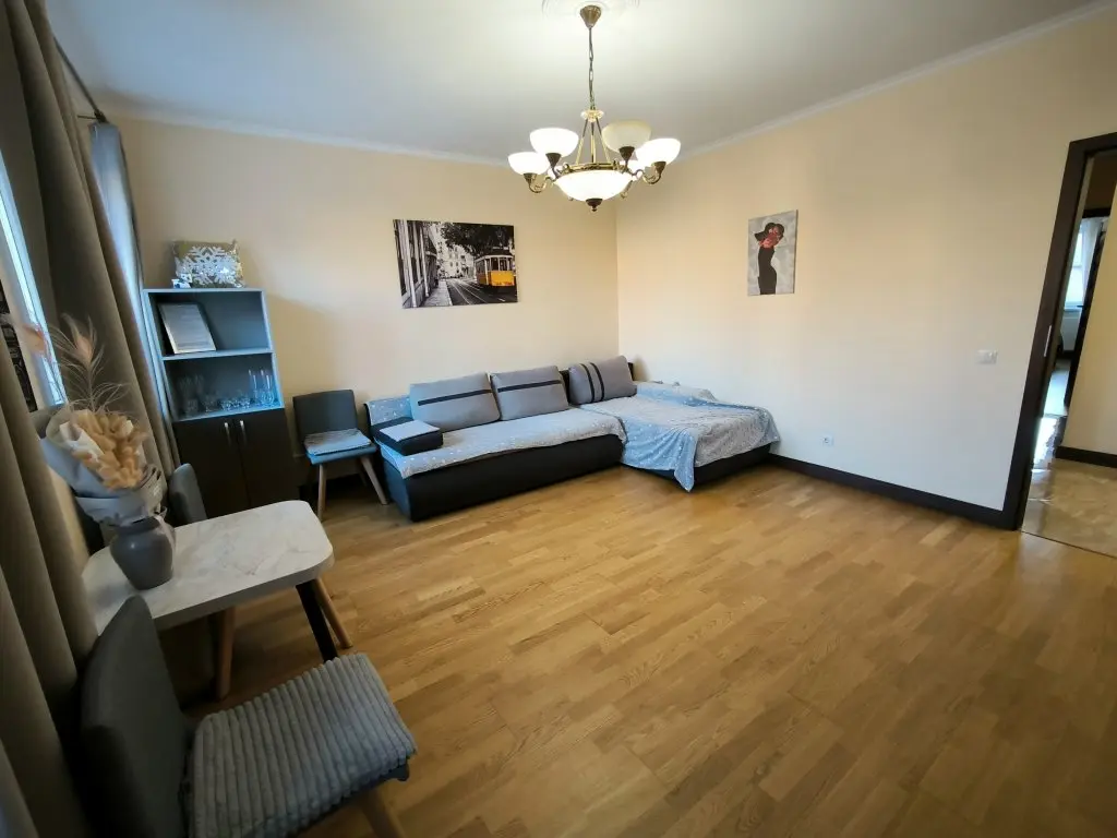 Калининград: Апартаменты на 8-м этаже в центре, 70 кв. м.