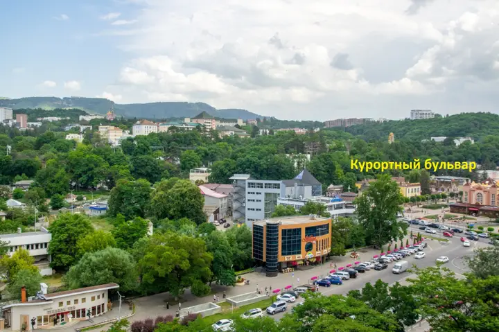 Кисловодск: Апартаменты Незабудка Ирины Савельевой - В самом центре у курортного бульвара - Закрытый двор
