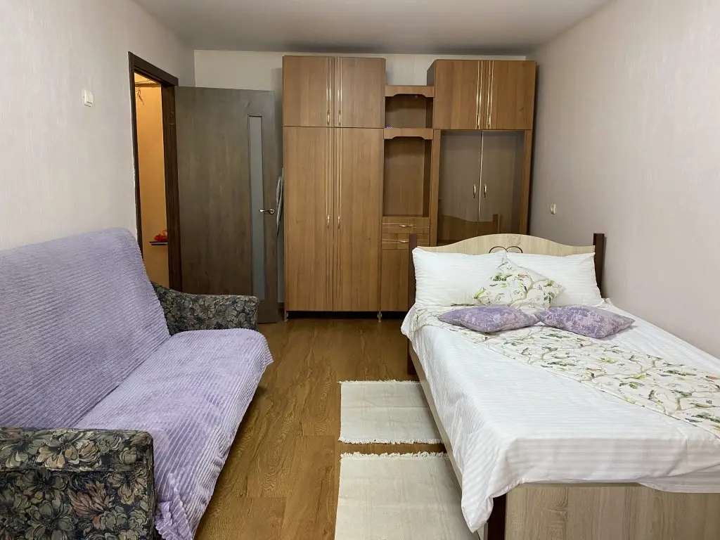 Невьянск: Квартира В Невьянске с Балконом в Центре на Ленина 34