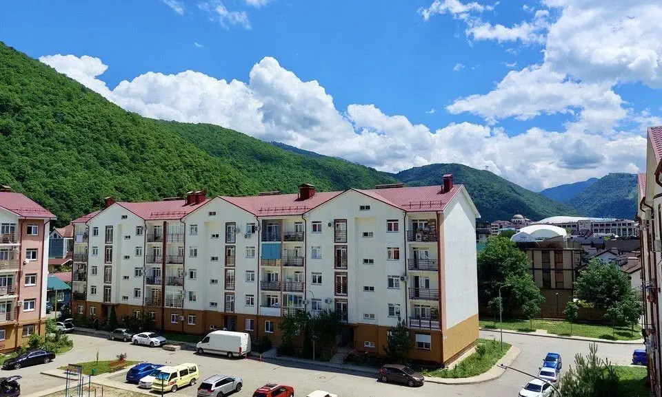 Эсто-Садок: Квартира с 2 спальнями с видом на горы
