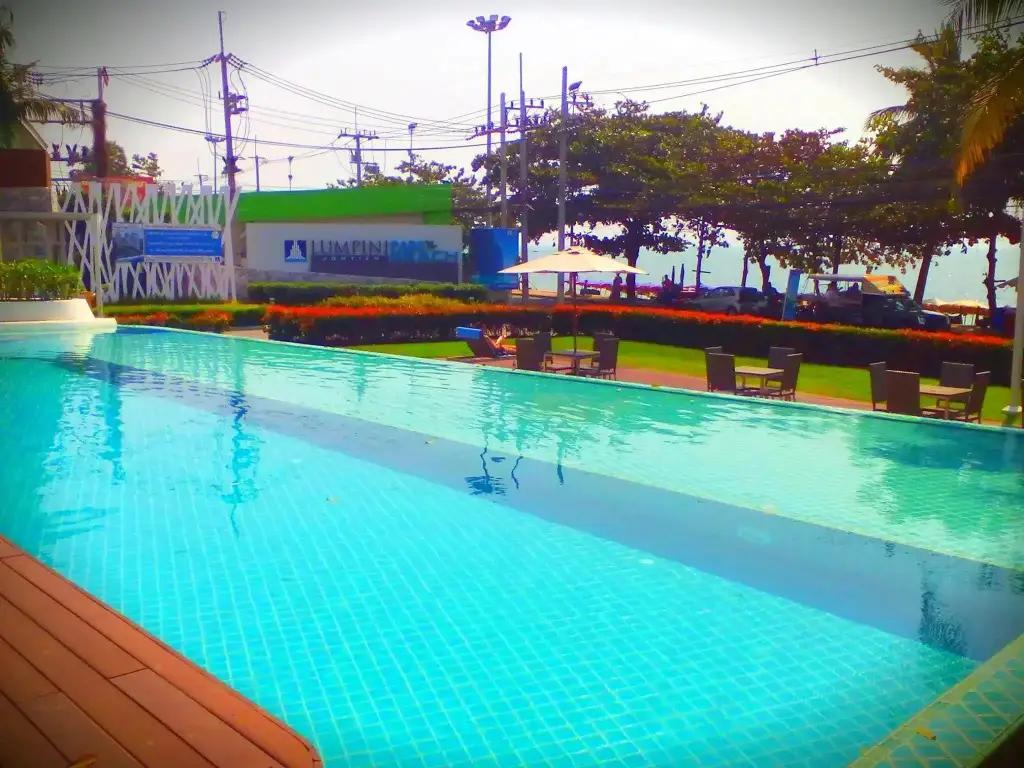 Паттайя: Lumpini Seaview Jomtien by Strand