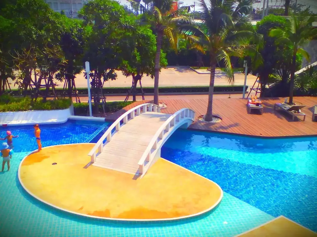 Паттайя: Lumpini Seaview Jomtien by Strand
