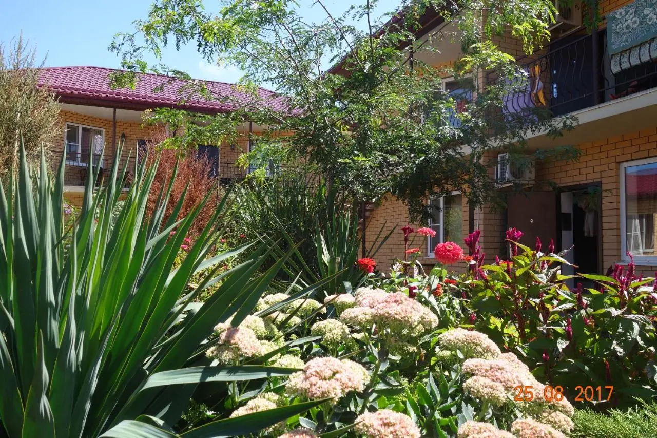 Пересыпь: Guest house Raiskiy Ugolok