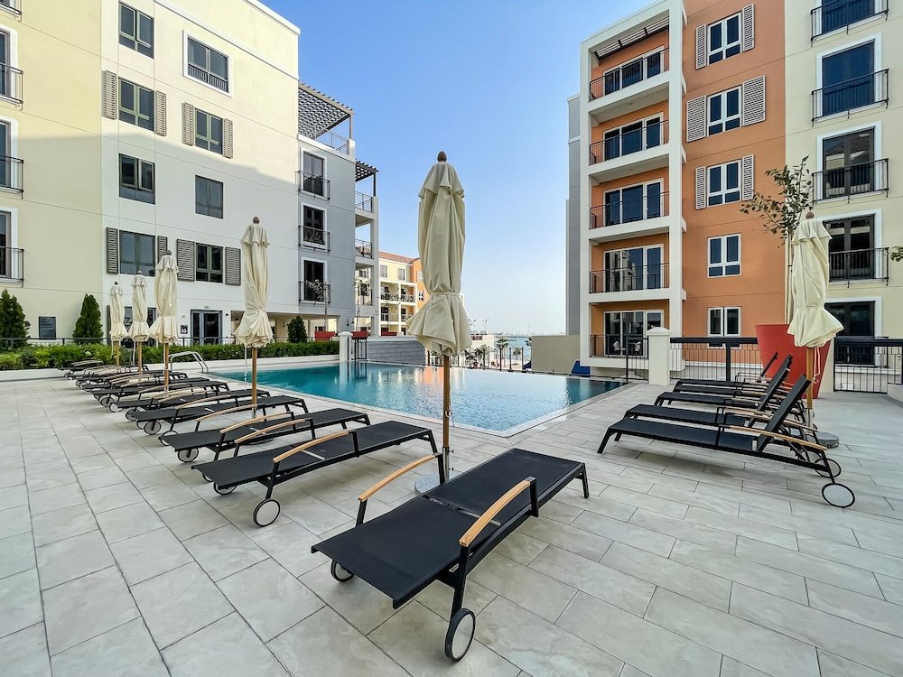 Дубай: 2 BR La Cote Port De La Mer Jumeirah