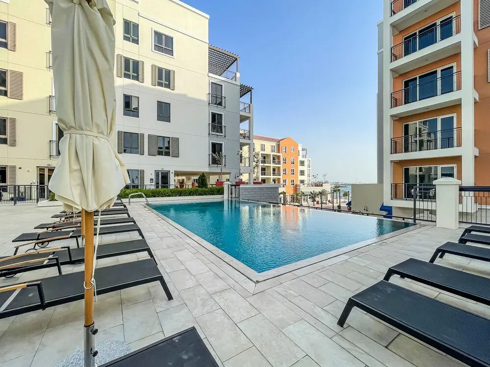 Дубай: 2 BR La Cote Port De La Mer Jumeirah