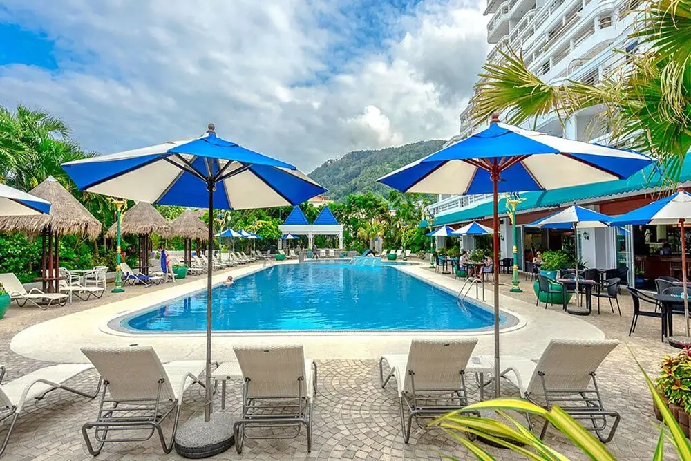 Кату: Andaman Beach Suites Hotel by Alexanders