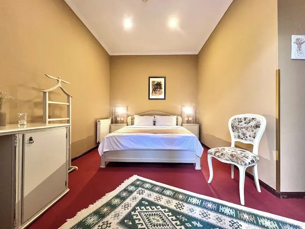 Тбилиси: Hotel DEMI