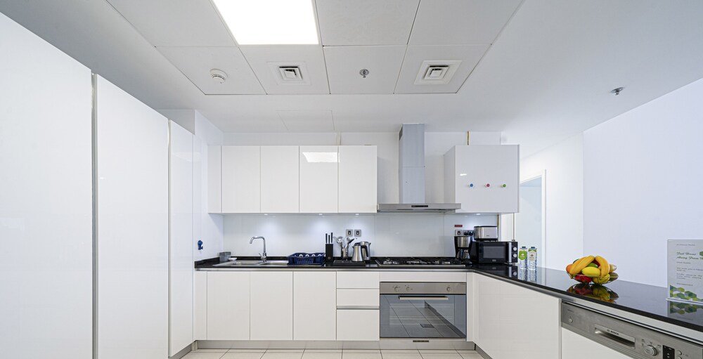 Дубай: Lavish 2BR Suite with Full Sea View
