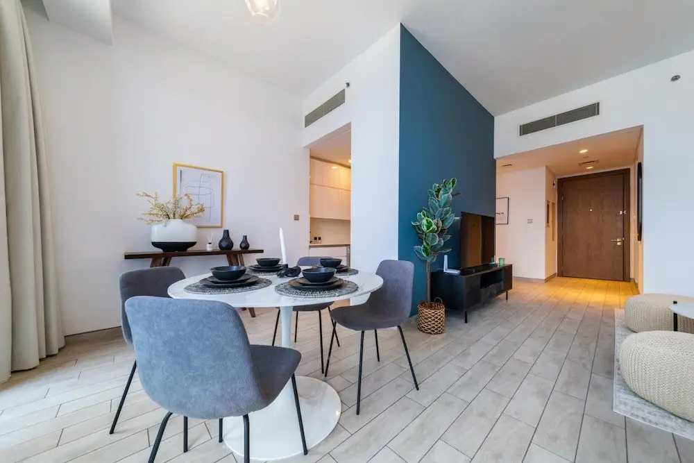 Дубай: DXB - The Atria Residences - 2007 - DT