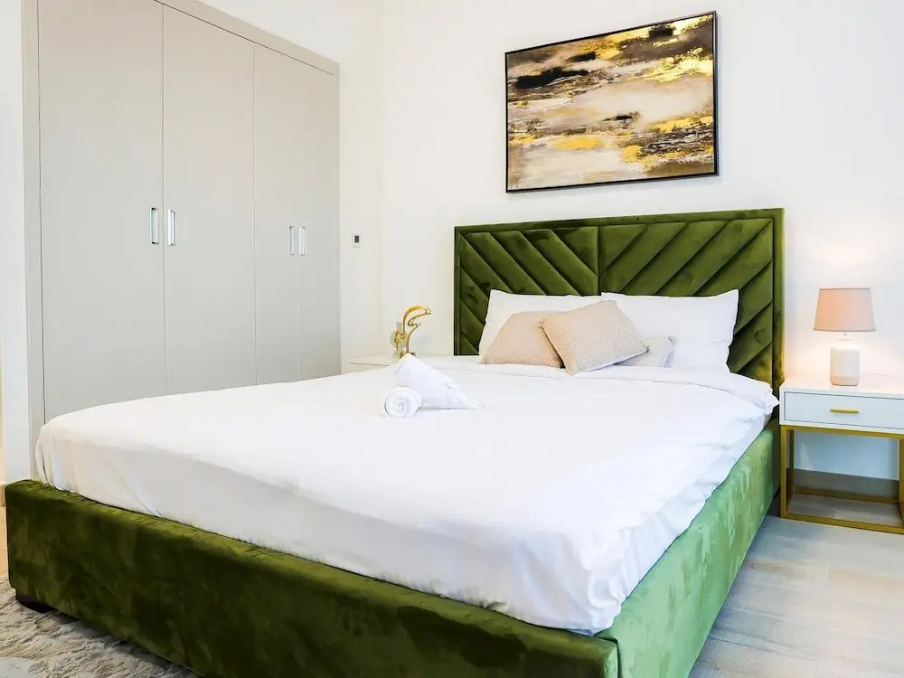 Дубай: Elite LUX Holiday Homes - Bloom Studio Luxury Meets Leisure in JVC Dubai