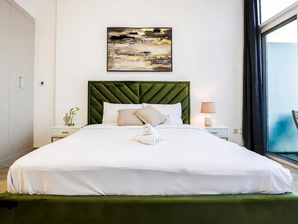 Elite LUX Holiday Homes - Bloom Studio Luxury Meets Leisure in JVC Dubai — фото 1
