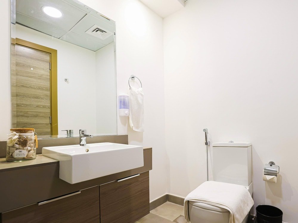 Дубай: Elite LUX Holiday Homes - Bloom Studio Luxury Meets Leisure in JVC Dubai