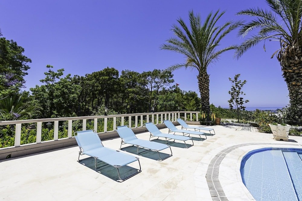 Sea View Terrace Big Villa w Pool 5 min to Beach — фото 1