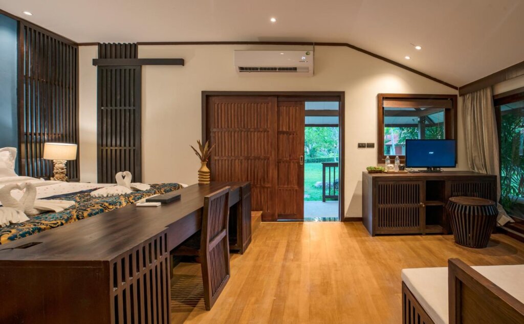 Муанг: Locals Villa Hotel