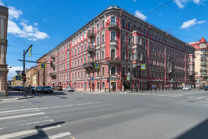 Санкт-Петербург: СуткиСпб на Манежном переулке 19