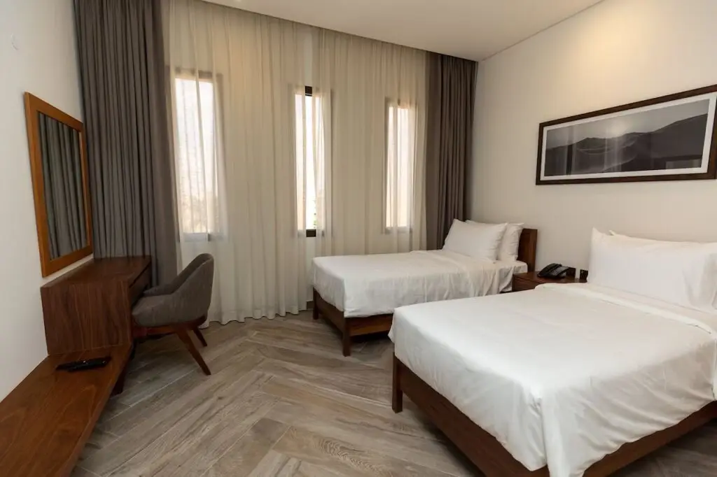 Мзира: Bab Al Nojoum Bateen Liwa