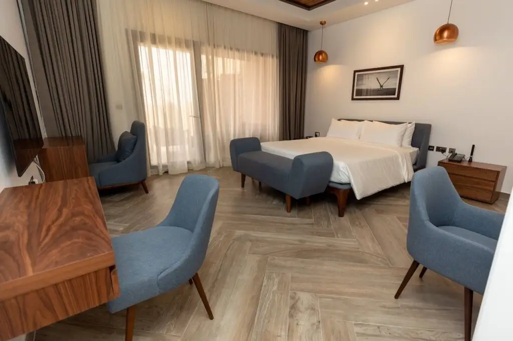 Мзира: Bab Al Nojoum Bateen Liwa