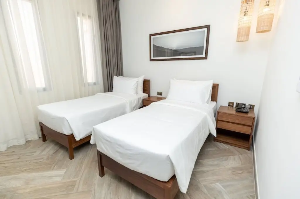 Мзира: Bab Al Nojoum Bateen Liwa