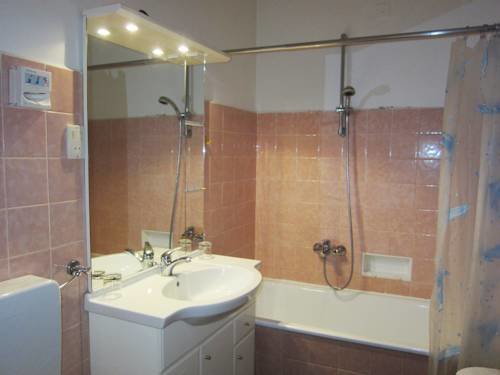 Дубай: HighlandHoward Johnson Bur Dubai