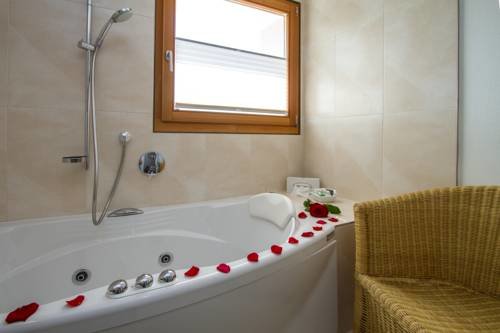 Дубай: HighlandHoward Johnson Bur Dubai