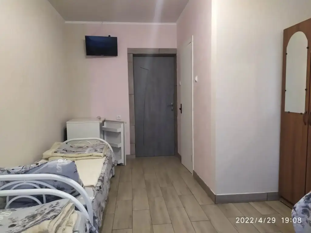 Голубицкая: Меблированные комнаты Пригородная 2