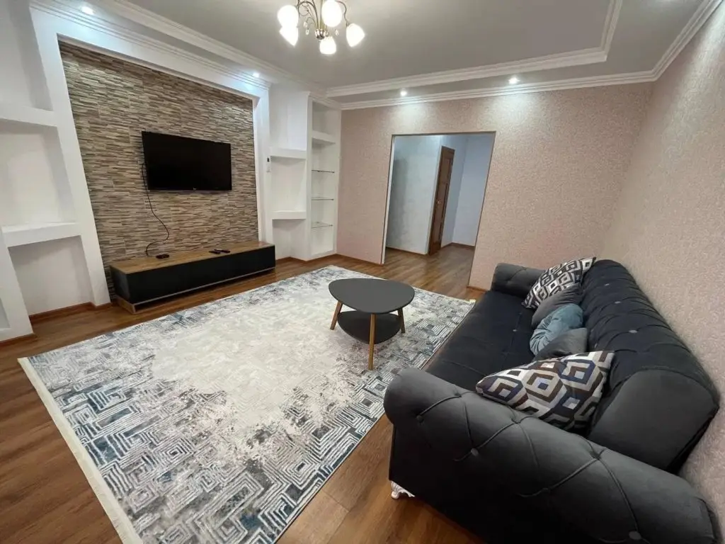 Атырау: Qazaq House (Казак Хаус) на улице Академика Бинеша Жарбосынова 71