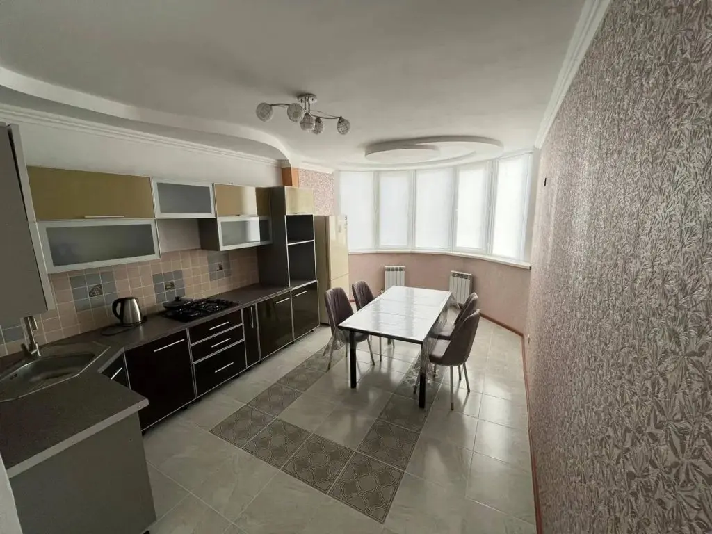Атырау: Qazaq House (Казак Хаус) на улице Академика Бинеша Жарбосынова 71