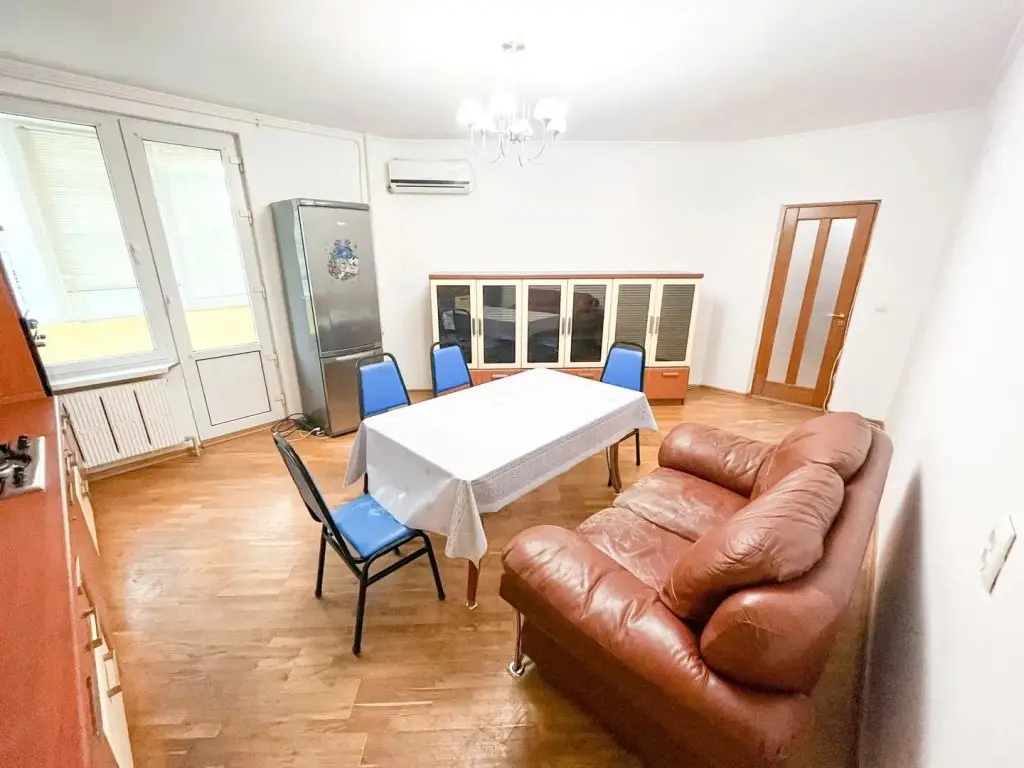 Атырау: Qazaq House (Казак Хаус) на улице Бактыгерея Кулманова