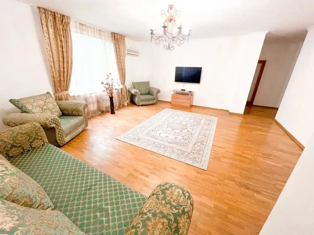 Атырау: Qazaq House (Казак Хаус) на улице Бактыгерея Кулманова
