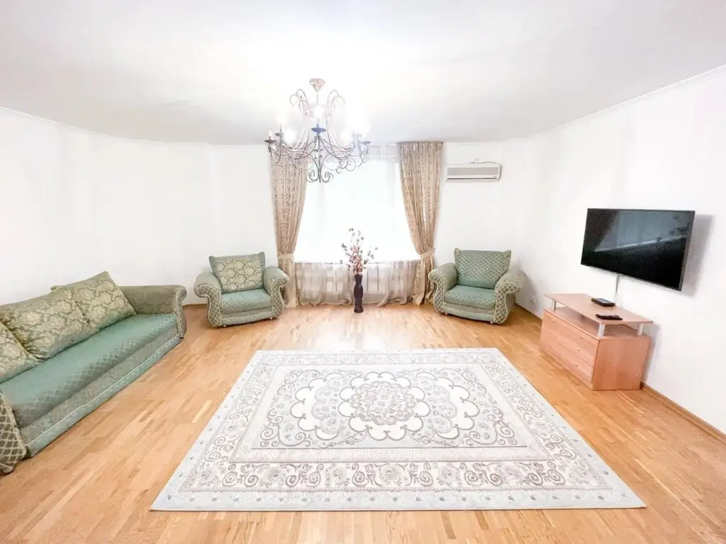 Атырау: Qazaq House (Казак Хаус) на улице Бактыгерея Кулманова