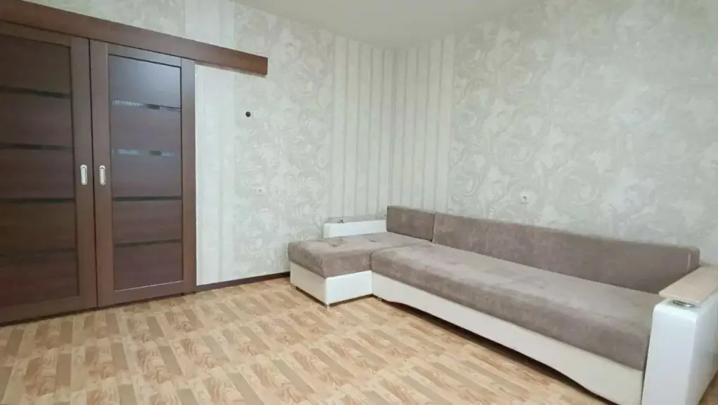 Красноярск: 2-к. кв. на Ястынской 15