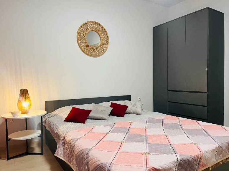 Тюмень: Romlex Apartments (Ромлекс) на улице Чаркова 91