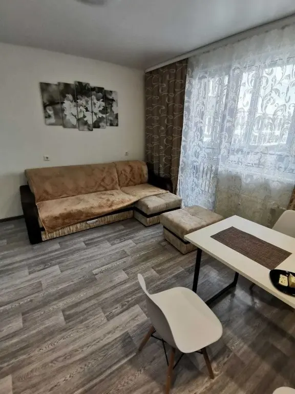 Ханты-Мансийск: Квартира на улице Самаровской 6 (95)