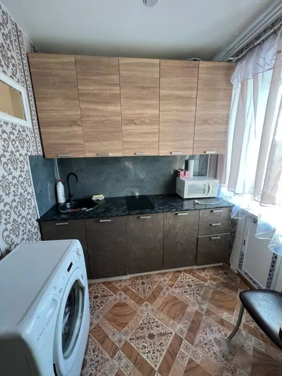 Алапаевск: Квартира Двухкомнатная на Фрунзе (в центре)