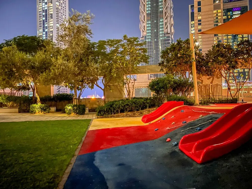 Дубай: Cosmos Living Downtown Dubai