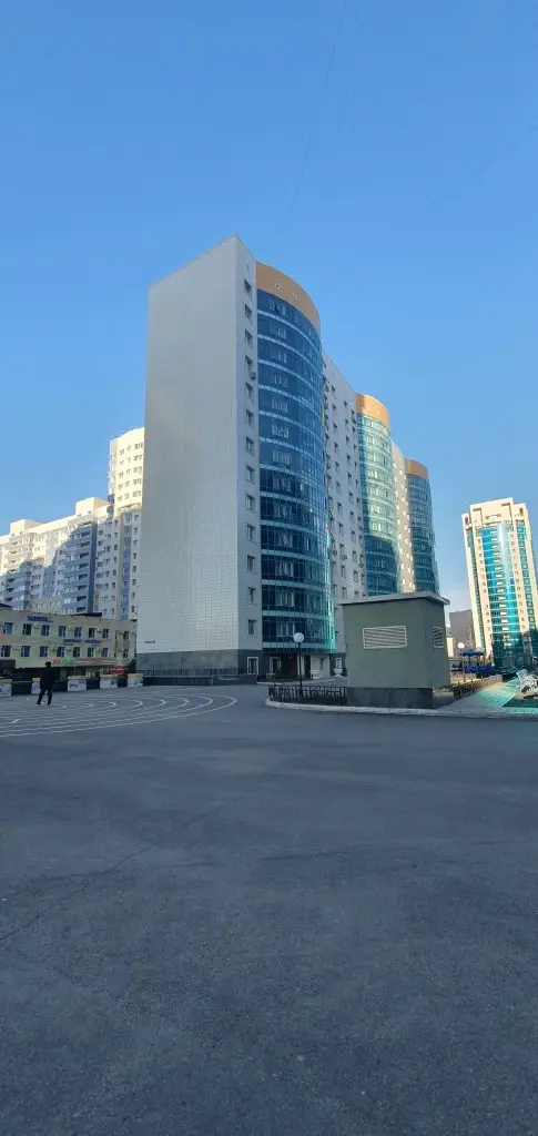 Астана: Апартаменты  с 2-мя кроватями и одноместный диван в центре Астаны