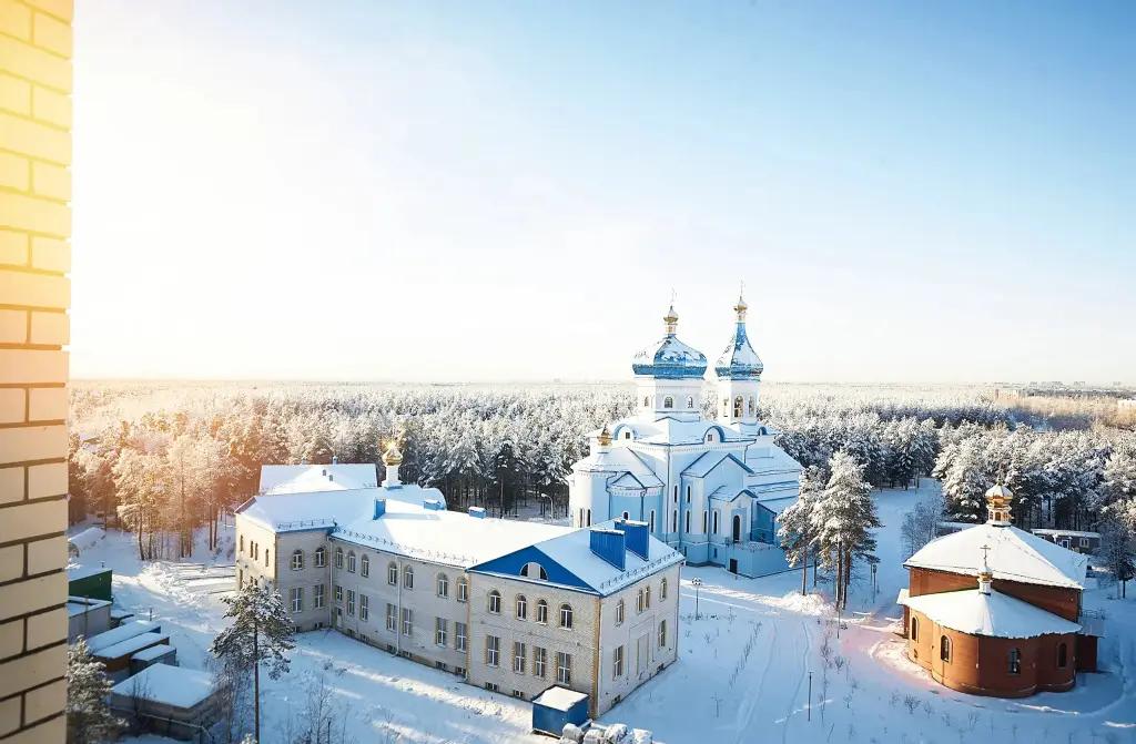 2-к. полноценная квартира, класса люкс, с панорамой на храмовый комплекс — фото 1