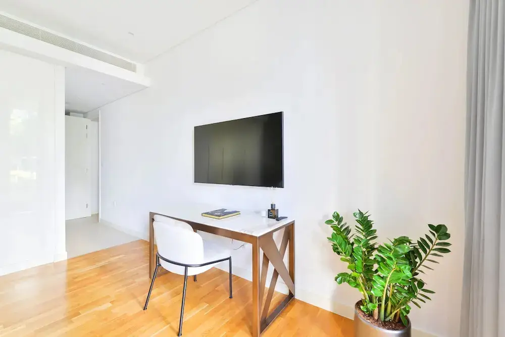 Дубай: Elegant 2BR with maids room and Ain View