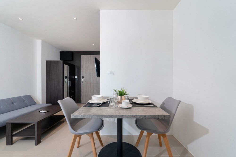 Кату: Central Hill View B901A Shopping & Relax