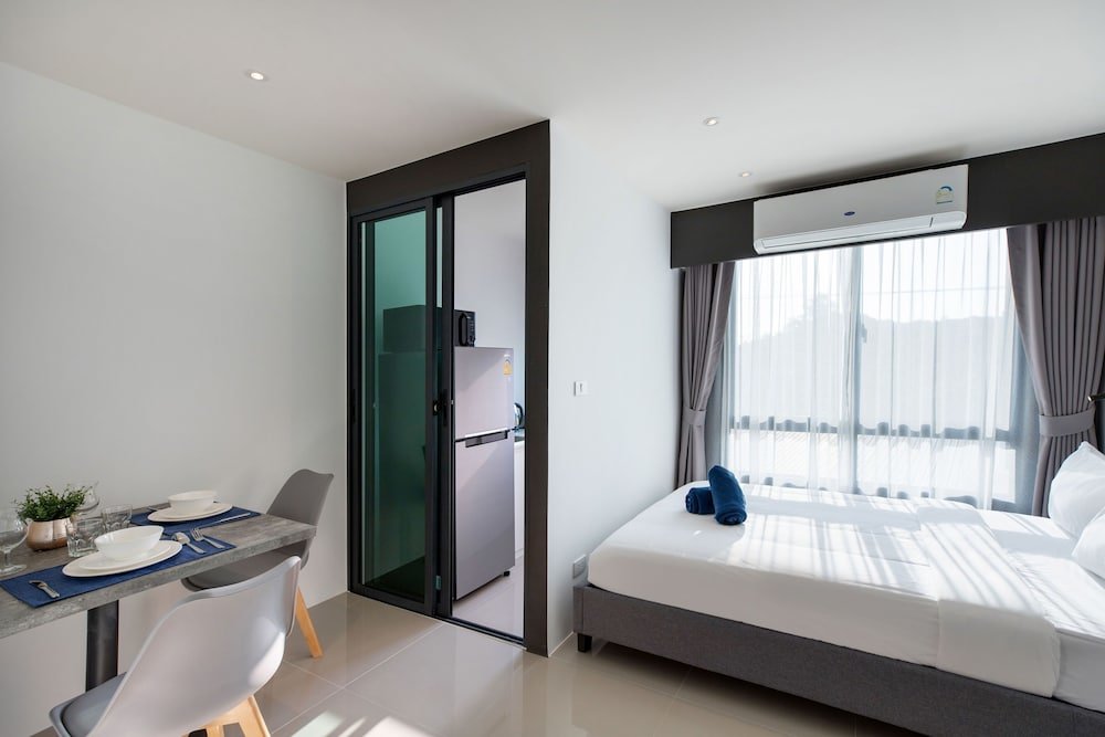 Кату: Central Hill View B901A Shopping & Relax