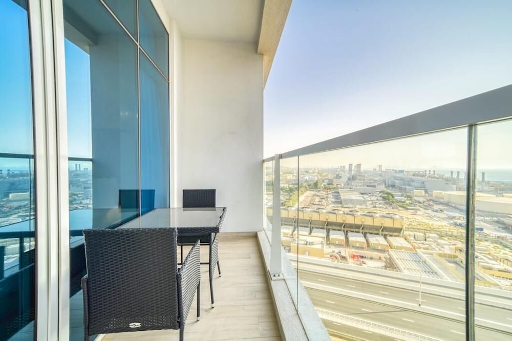 Bright Studio With Mesmerizing Canal and City View — фото 1