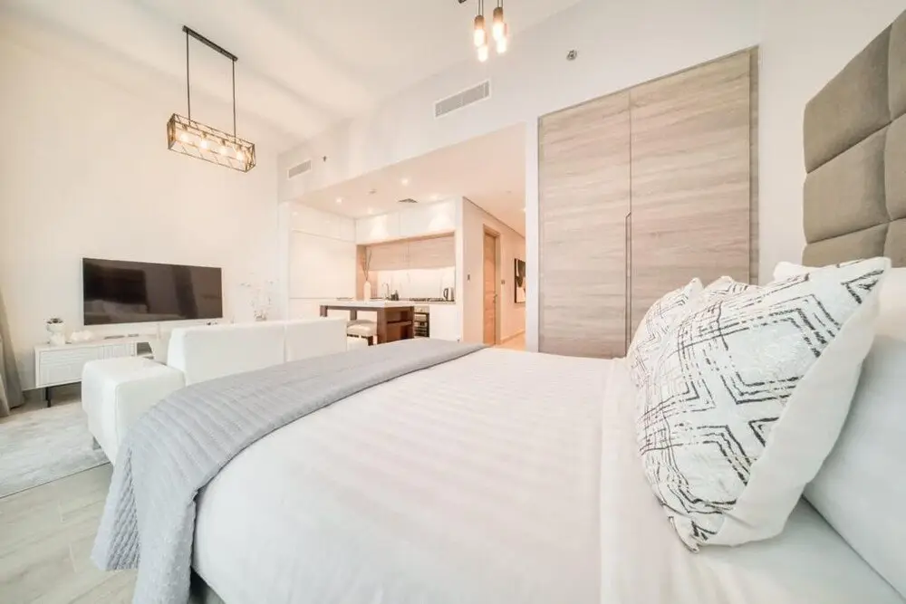 Дубай: Bright Studio With Mesmerizing Canal and City View