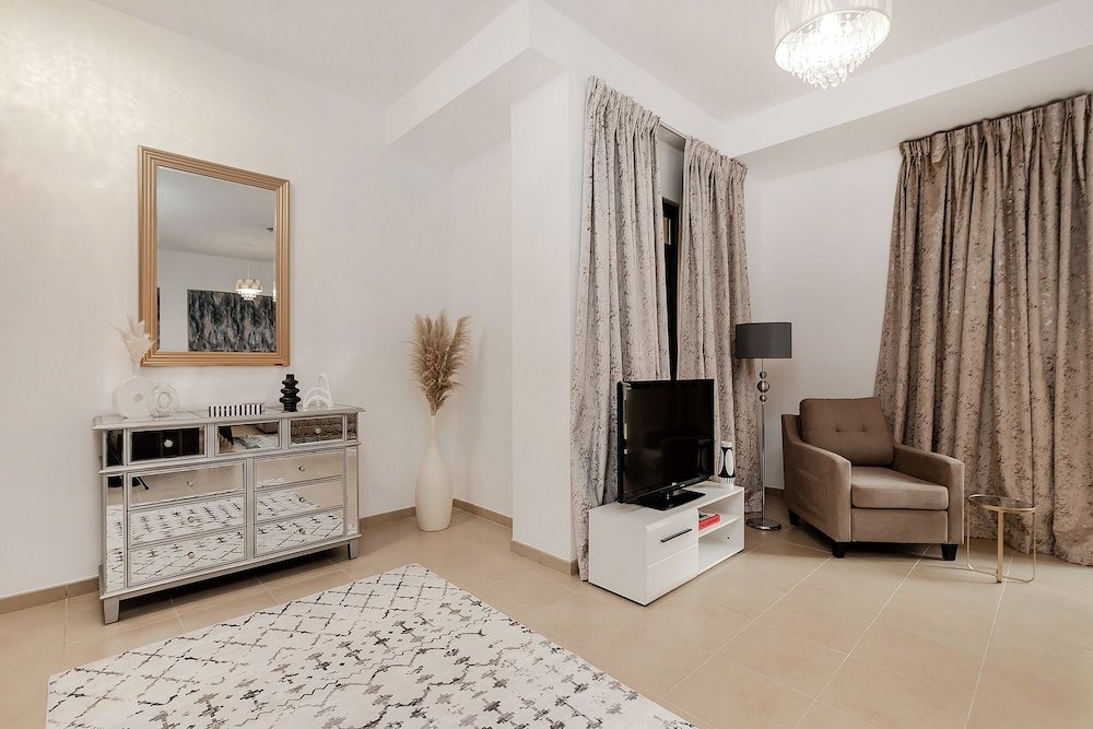 2BR apartment 2 minutes to beach Amwaj 4 — фото 1