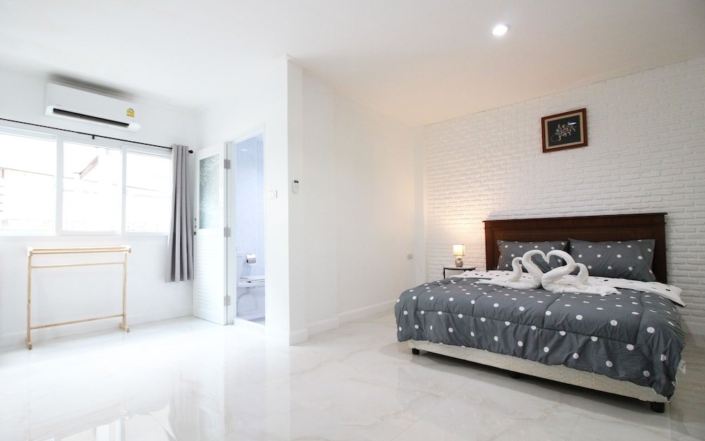 Аюттхая: Room in Guest Room - Baan Khunphiphit Homestay No3351