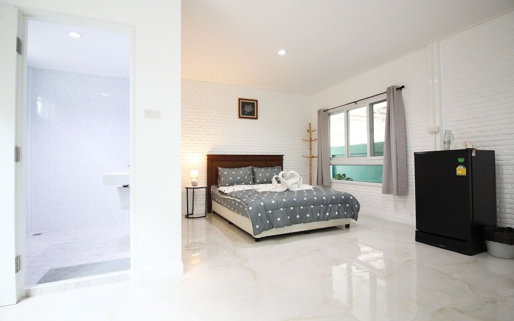Аюттхая: Room in Guest Room - Baan Khunphiphit Homestay No3351