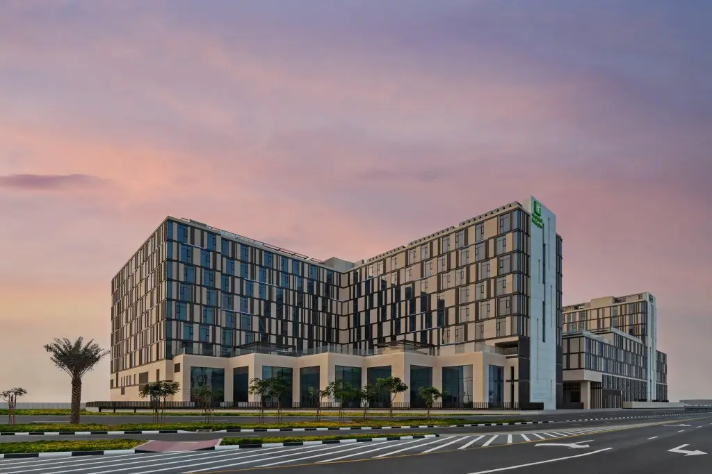 Отель Holiday Inn Dubai Al-Maktoum Airport an IHG Hotel — фото 1