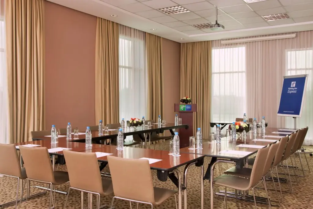 Дубай: Отель Holiday Inn Express Dubai Jumeirah an IHG Hotel